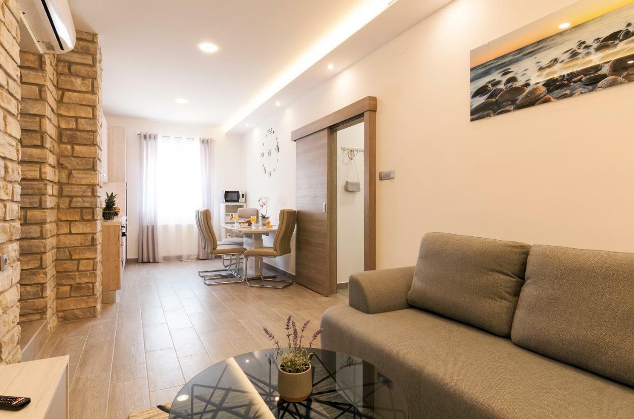 Apartment Stela - Private Terrace & Parking Zadar Extérieur photo